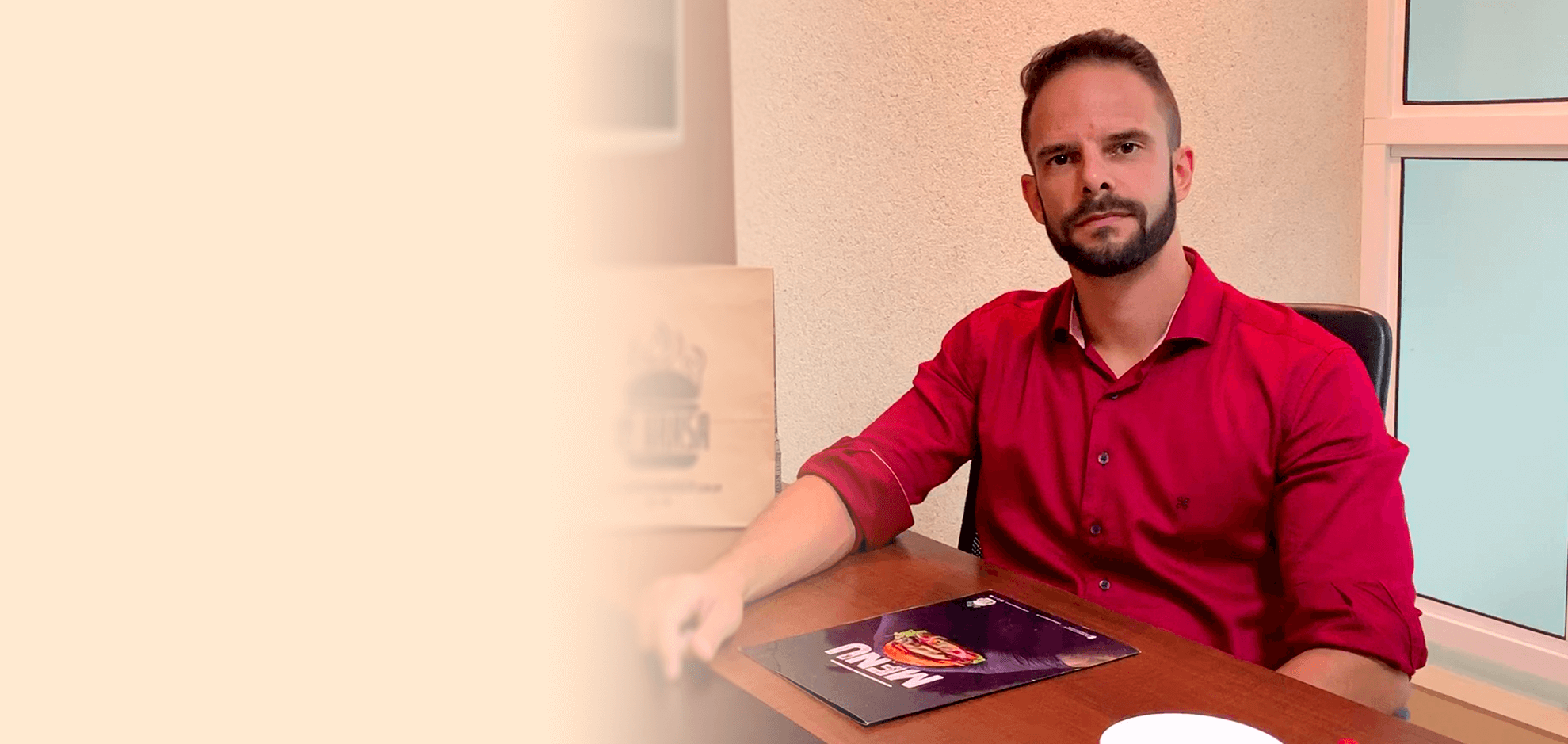 Everton Didone, diretor comercial da LaBrasa, no escritorio da rede